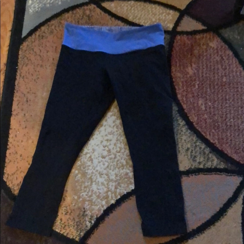 Lululemon cropped black exercise pant